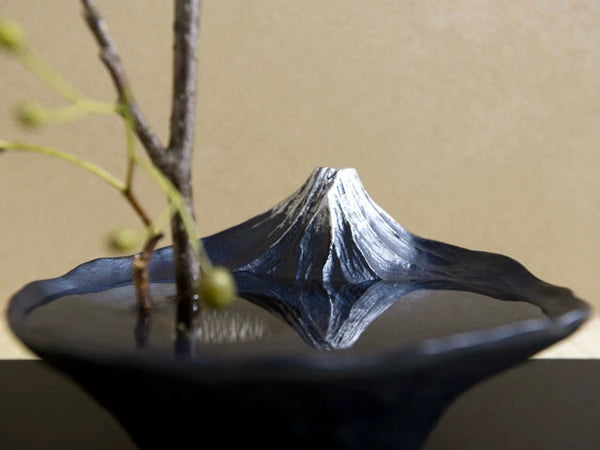 Sakasa Mt. Fuji: Ikebana flower vase